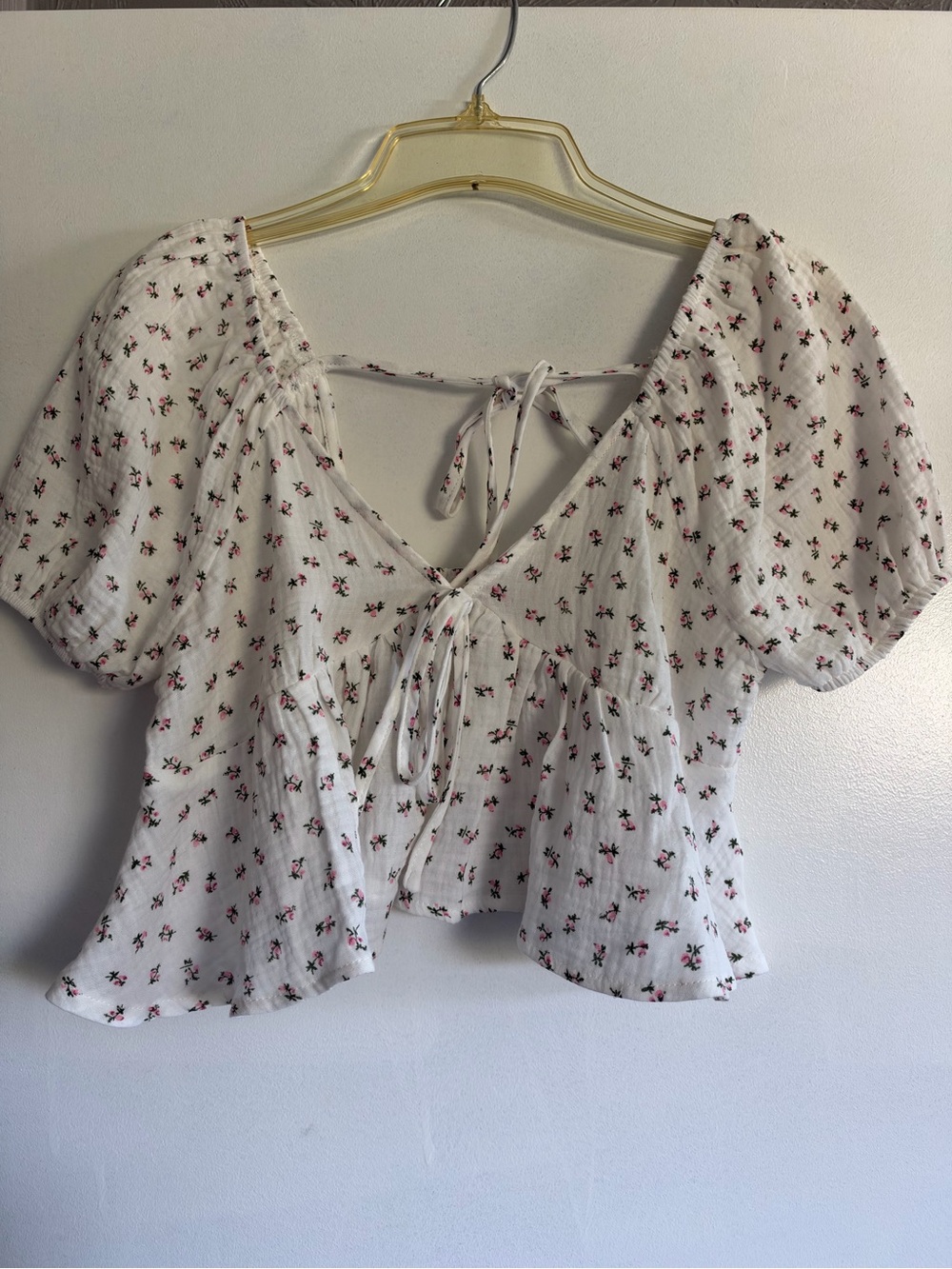 White and floral cropped top